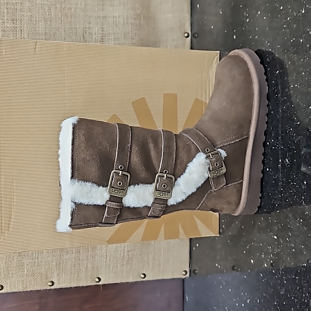 NEW UGG KIDS MADDI CHOCOLATE
